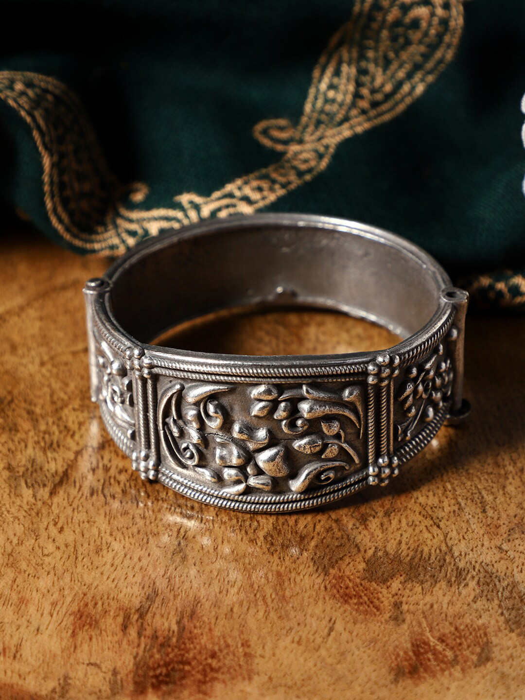 VENI Oxidised Silver-Plated Handcuff Bangle Kada
