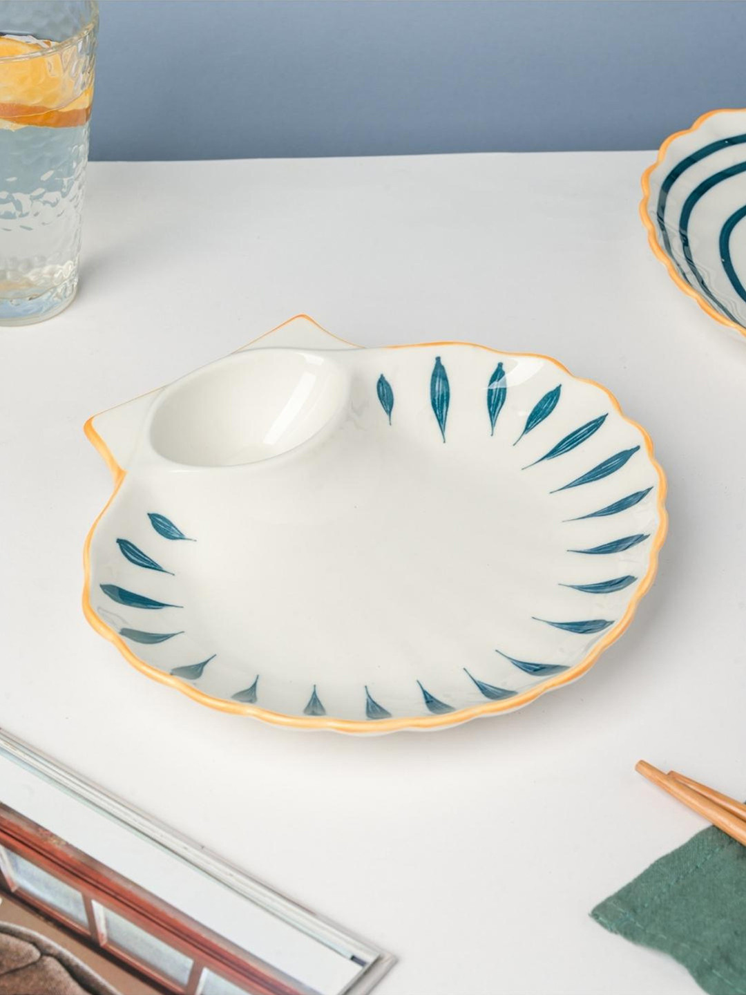 Nestasia White & Blue Microwave Safe Geometric Printed Ceramic Glossy  Shell Section Plate