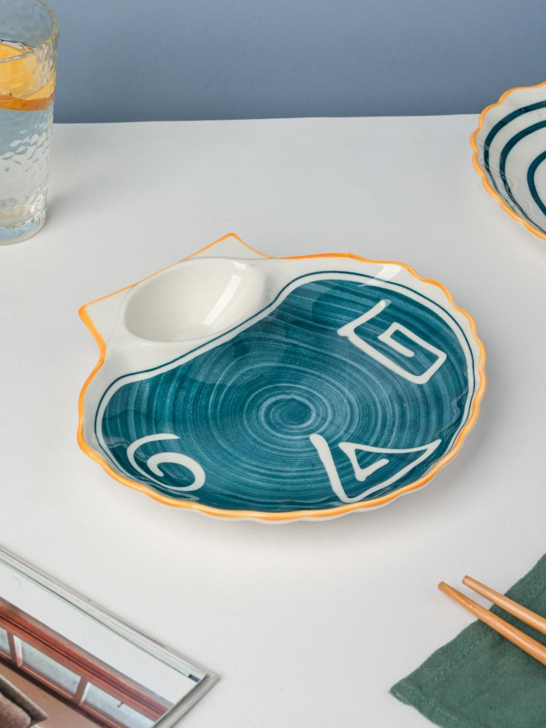 Nestasia Blue & White Microwave Safe Geometric Printed Ceramic Glossy Shell Section Plate