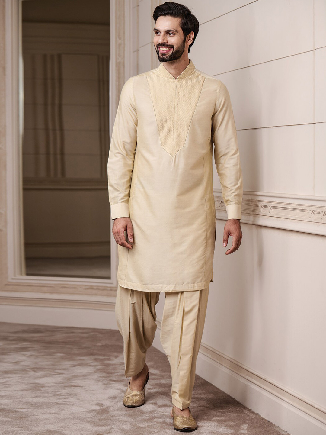 Tasva Men Zari Texturing Details Kurta