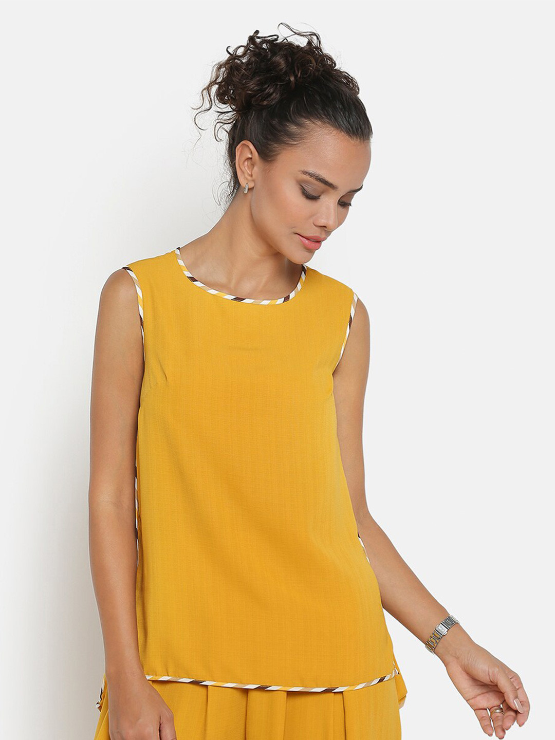 OFFICE & YOU Women Sleeveless With Contrast Piping Top