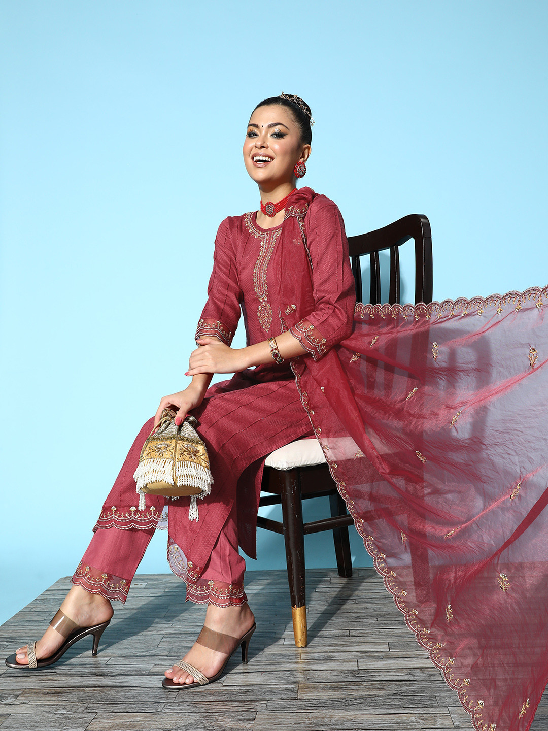 SheWill Women Ethnic Motifs Silk Blend Hyper Texture Kurta Set