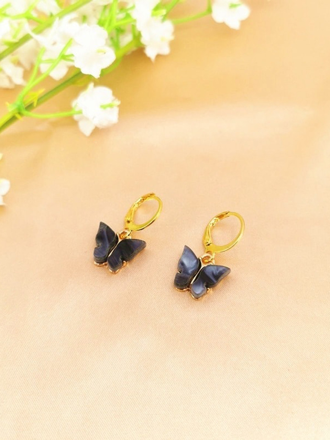Pinapes Black Classic Drop Earrings