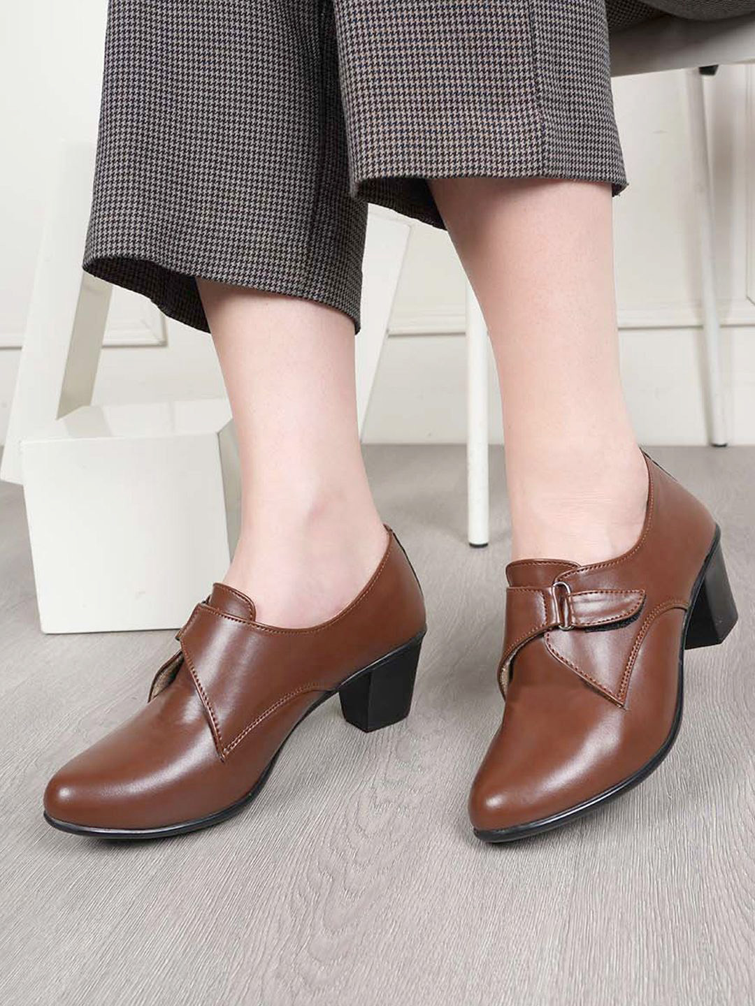 DressBerry Women Casual Block-Heeled Velcro Regular Boots