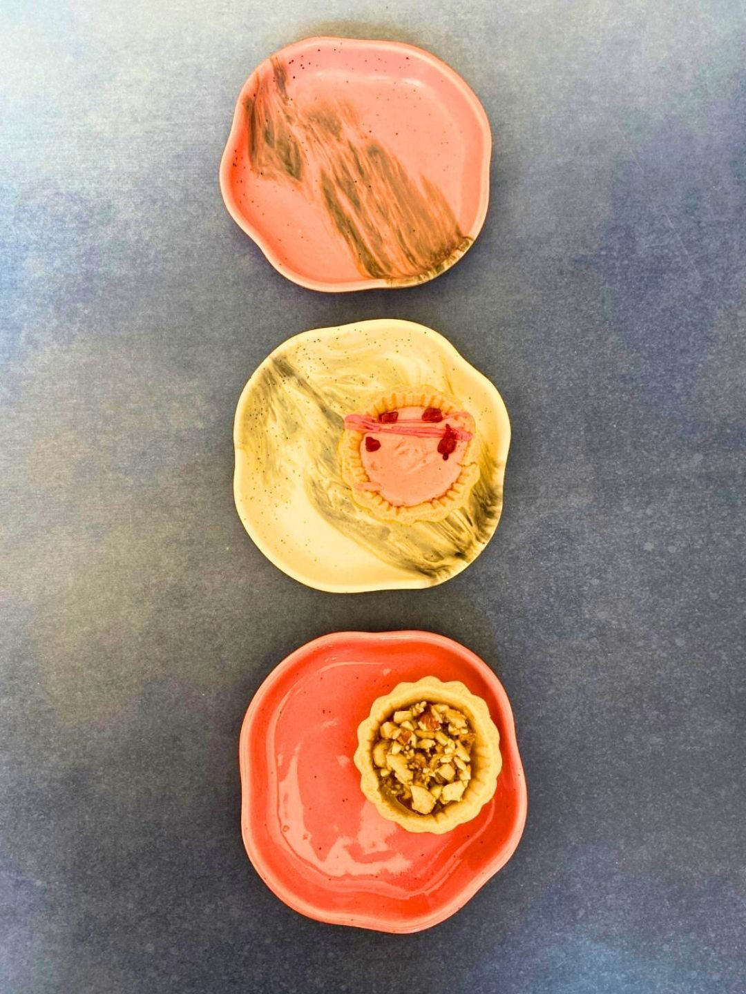 WEAVING HOMES Red & Cream 3 Pieces Ceramic Dessert  Plates