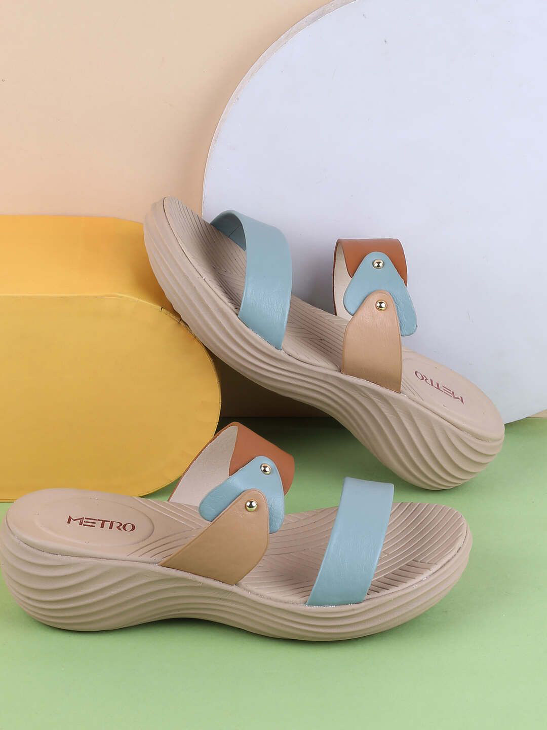 Metro Women Wedge Sandals