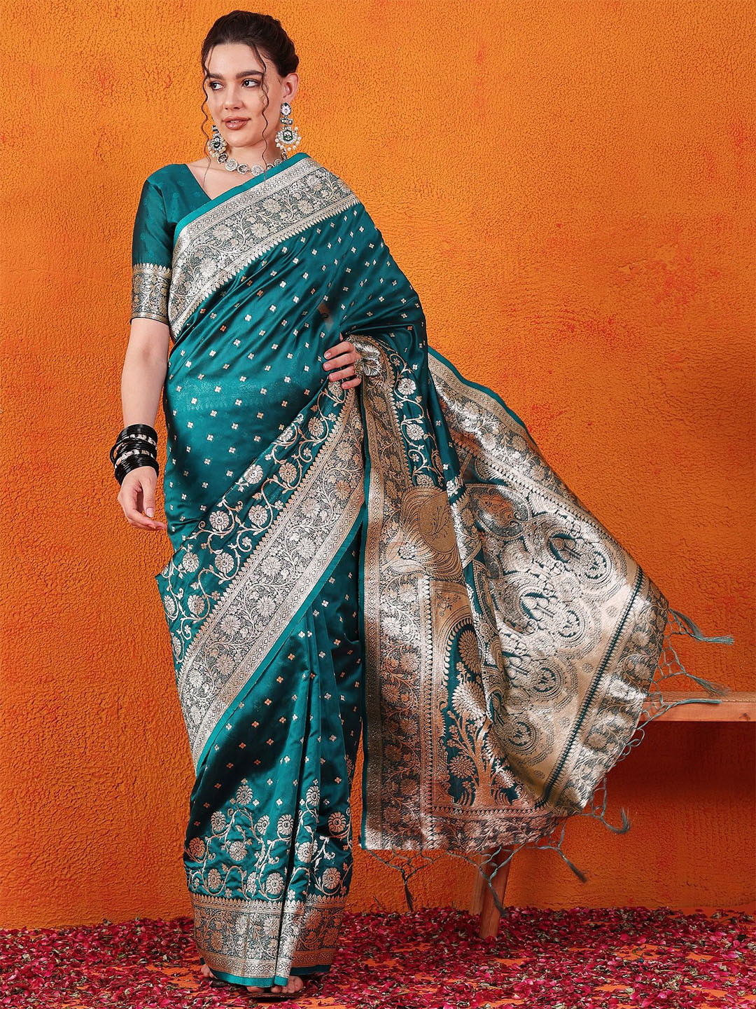 Dori Ethnic Motifs Zari Silk Blend Banarasi Saree
