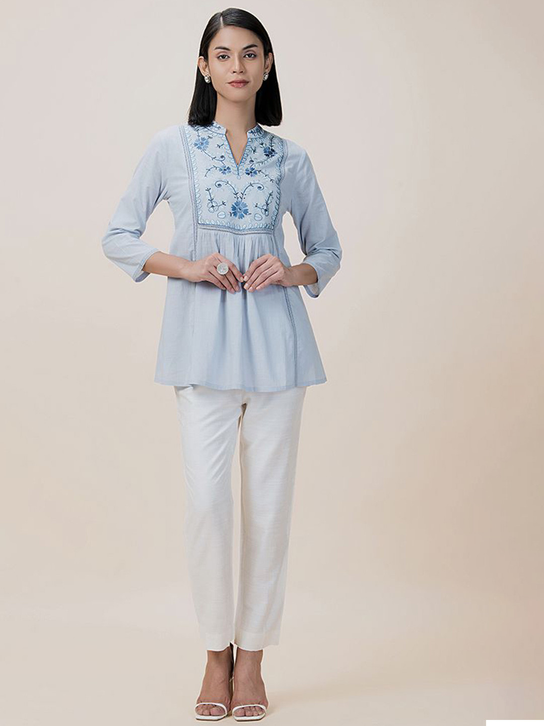 BARARA ETHNIC Women Floral Embroidered V-Neck Khadi Kurti
