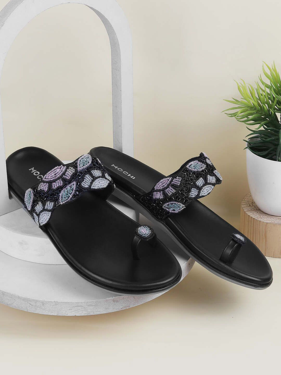 Mochi Women Synthetic Embroidered One Toe Flats