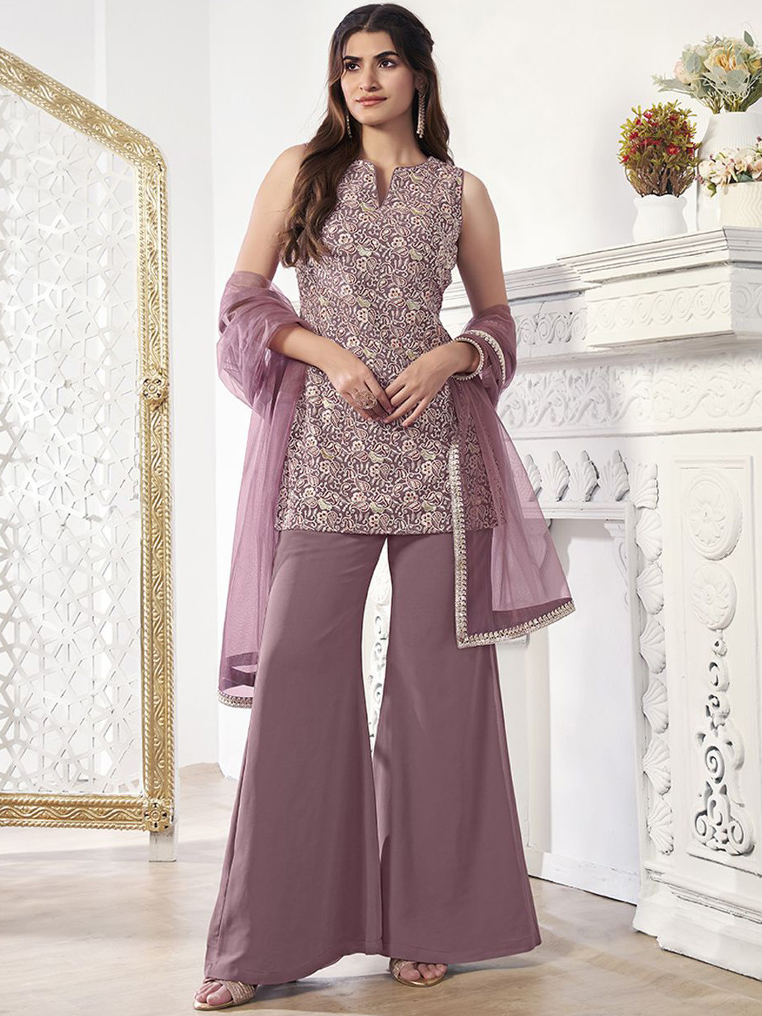 Women Paisley Thread and Zari Embroidered Kurta Set with Dupatta