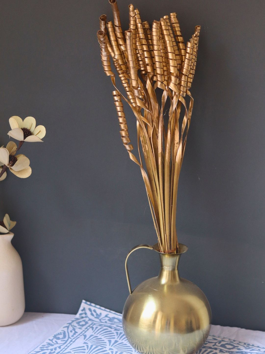 WEAVING HOMES Beige Twirl Flower Bunch