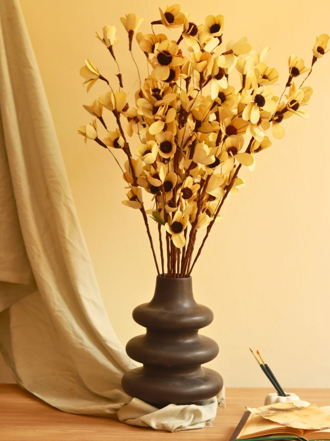 WEAVING HOMES Cream-Coloured Magnolia Flower Bunch