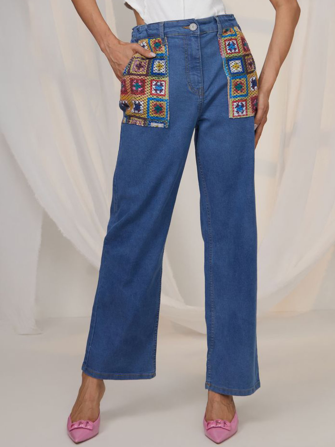 Campus Sutra Women Comfort Contrast Patch Denim Stretchable Jeans