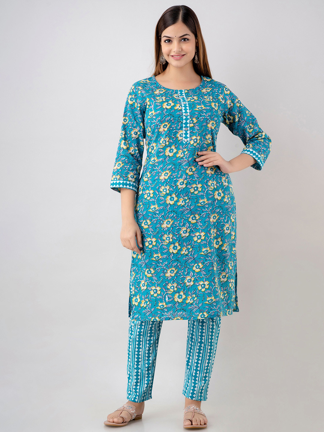 DERAIL Women Floral Printed Regular Pure Cotton Kurta with Trousers