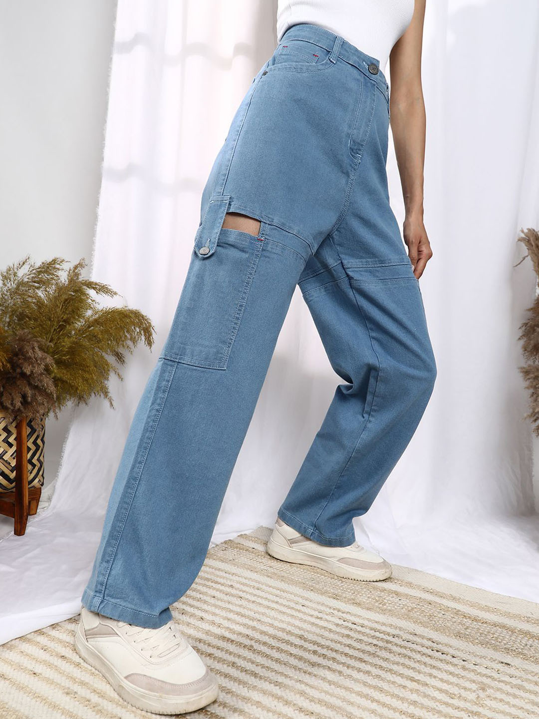 Campus Sutra Women Comfort Mid-Rise Bootcut Cutout Denim Stretchable Jeans