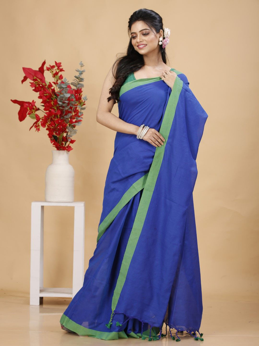 Bong ButiQ Solid Taant Saree With Blouse Piece