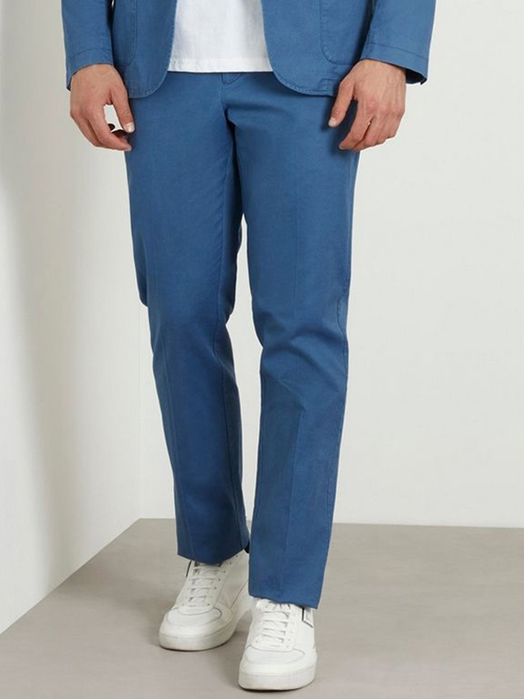 GUESS Men Cotton  Regular Fit Solid Mid-Rise Full Length Flat-front  Trousers
