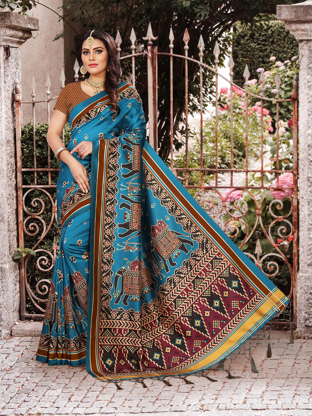 Kaizen TEXO FAB Ethnic Motifs Patola Saree