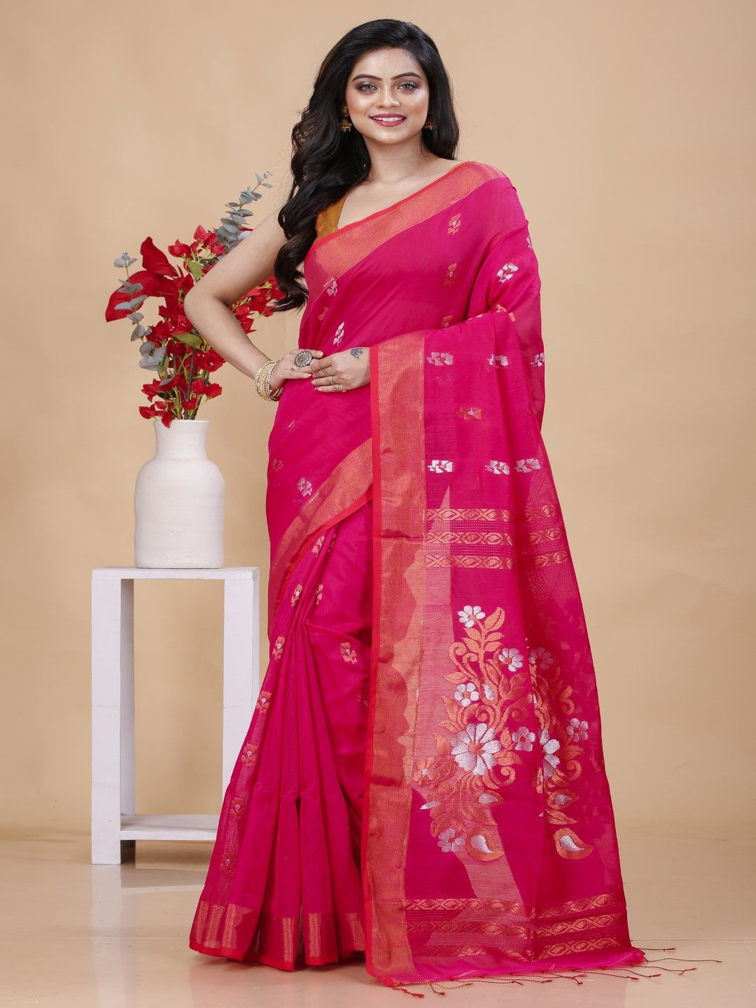 Bong ButiQ Woven Design Zari Border  Saree