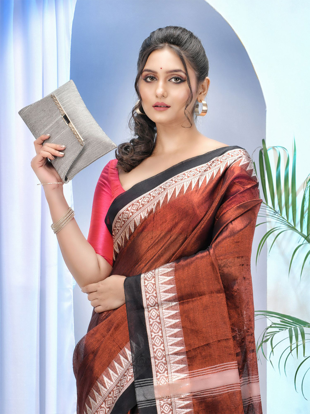 DESH BIDESH Women Handloom Tissue Saree With Zari Border