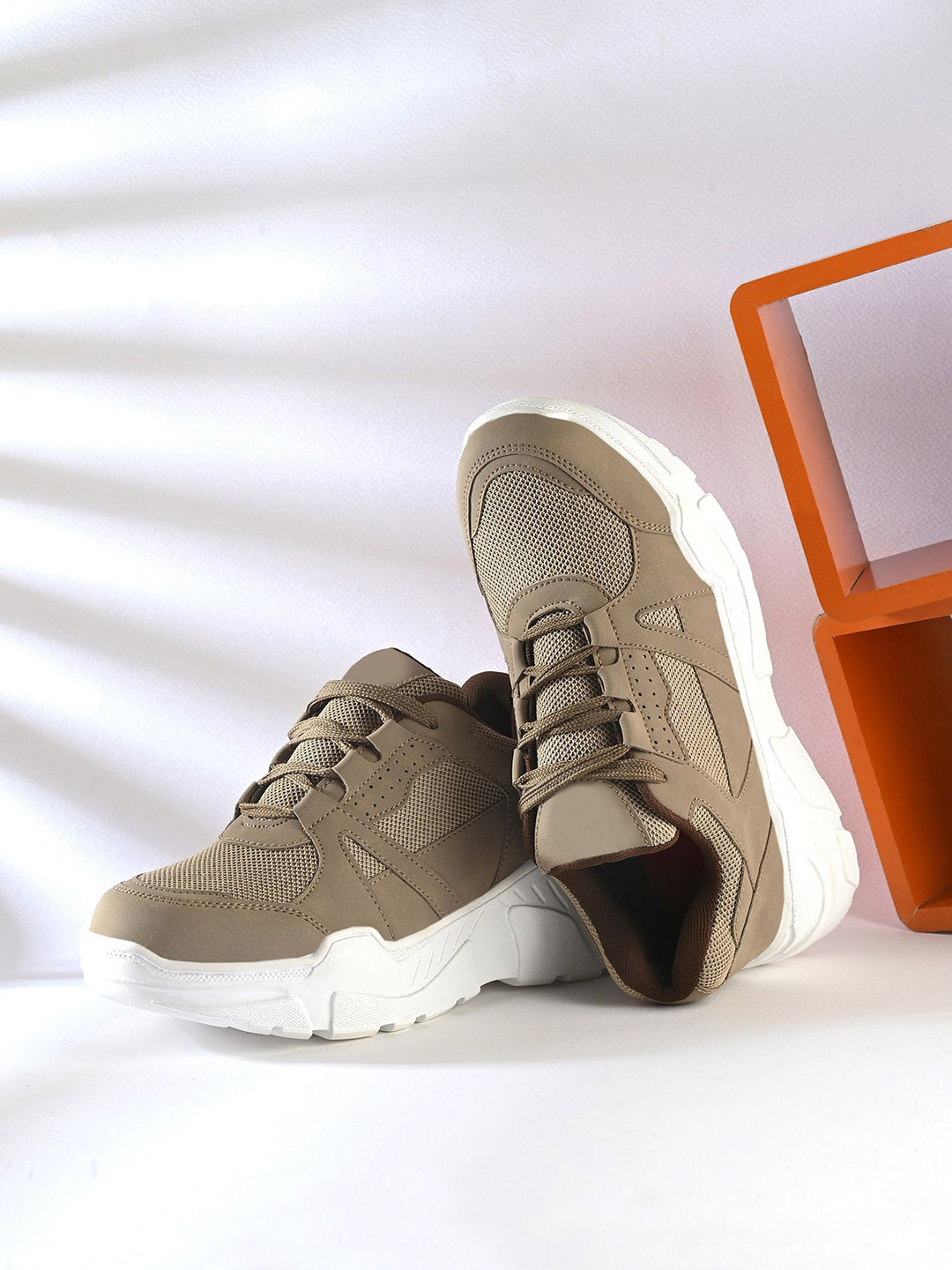 The Roadster Lifestyle Co Women Lightweight Casual Sneakers