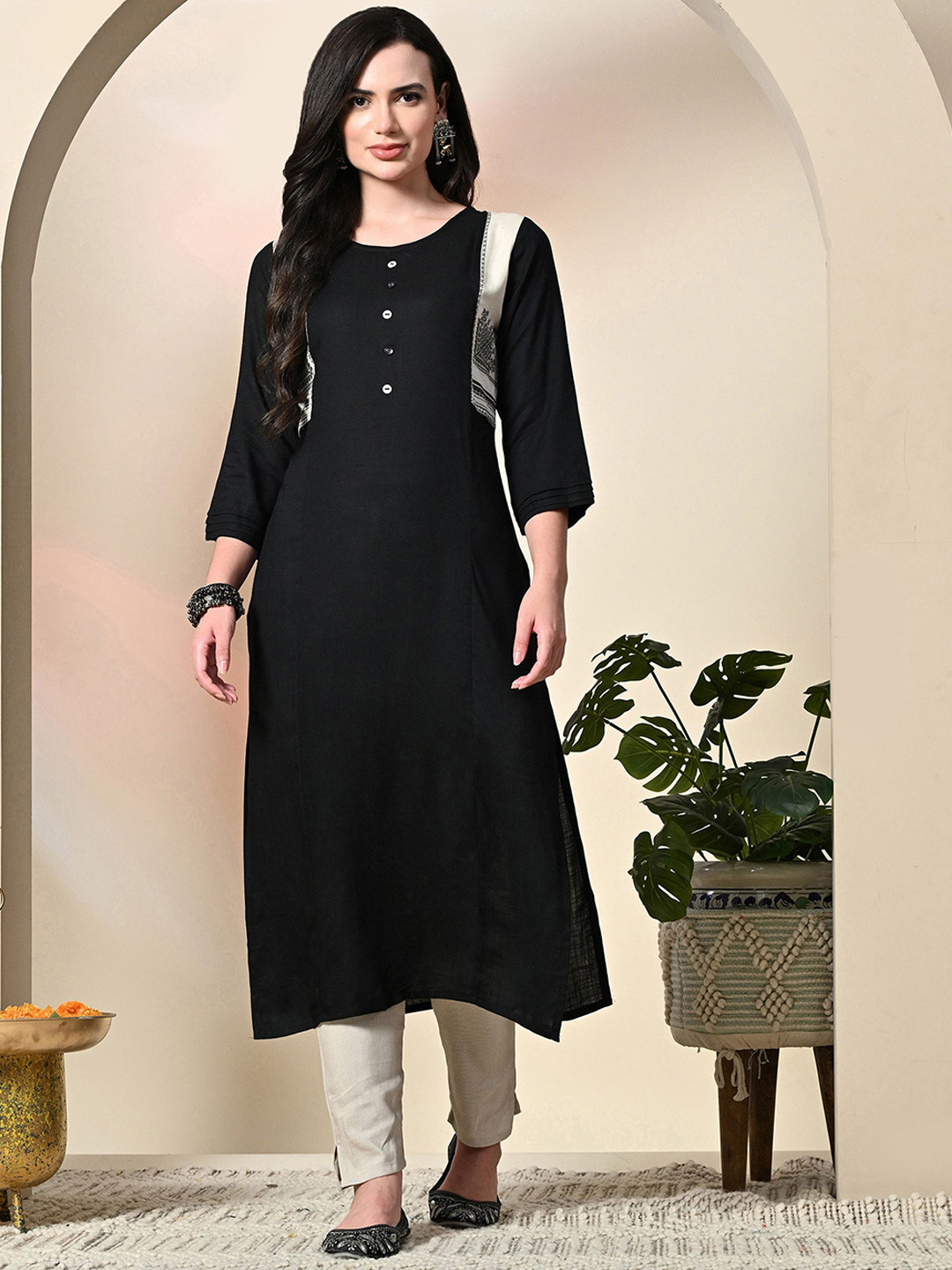 DECKEDUP Black Abstract Printed Round Neck Thread Work Viscose Rayon Straight Kurta