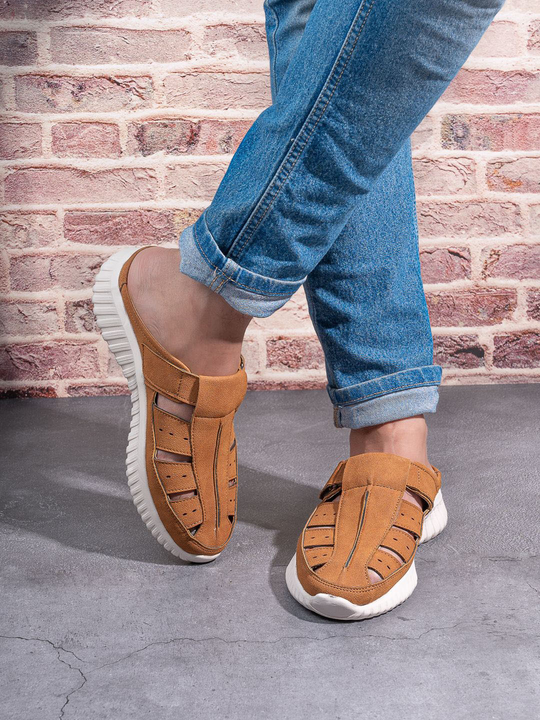 ESMEE Men Shoe-Style Sandals