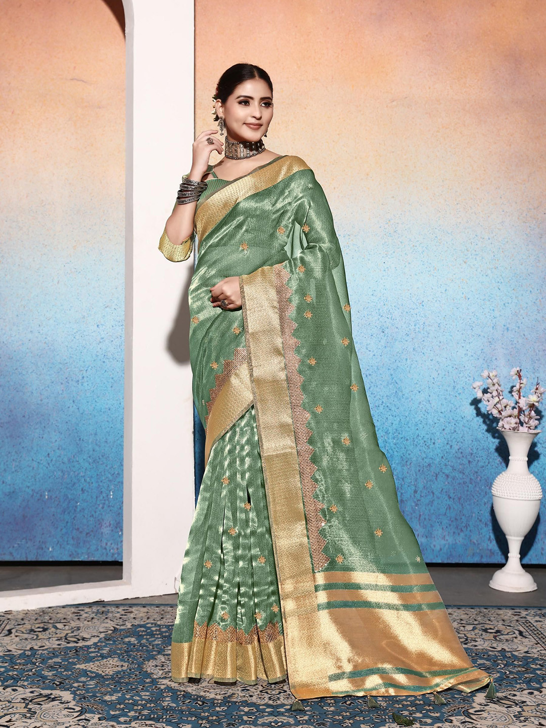 ALAGINI Floral design embroidered  Saree with blouse piece