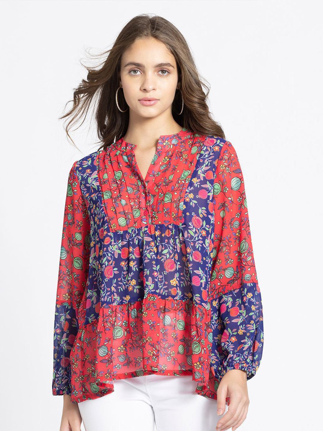 SHAYE Quirky Printed V-Neck Tiered Kurti