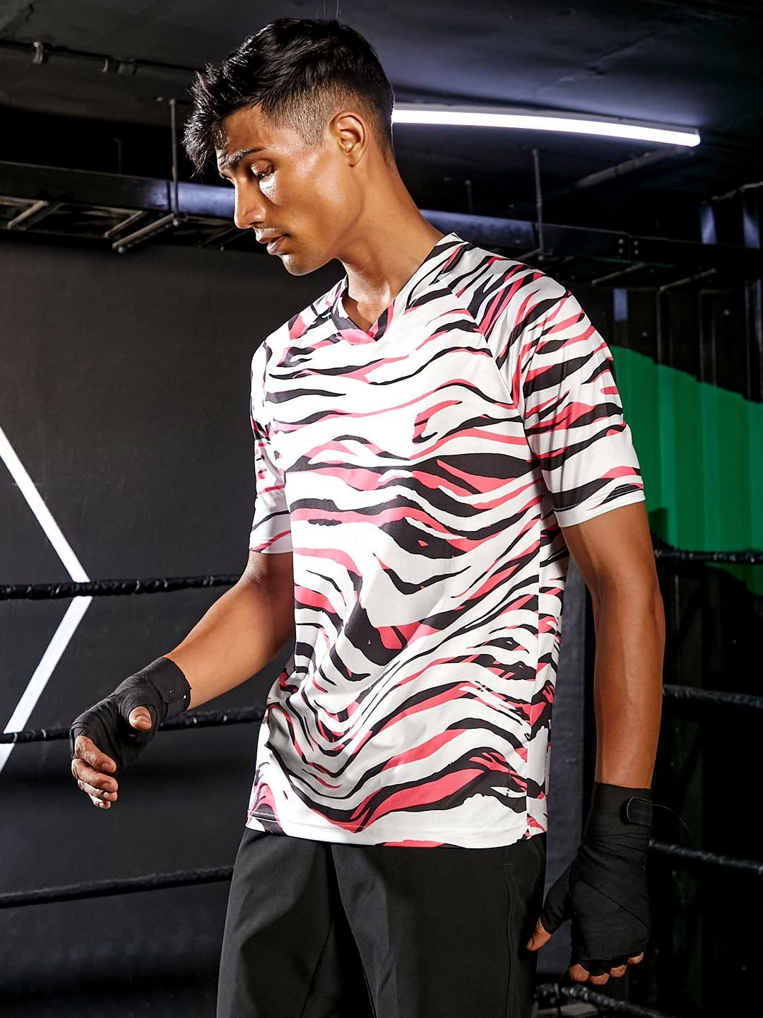 CS LIFE Men Graphic Printed V-Neck T-shirt