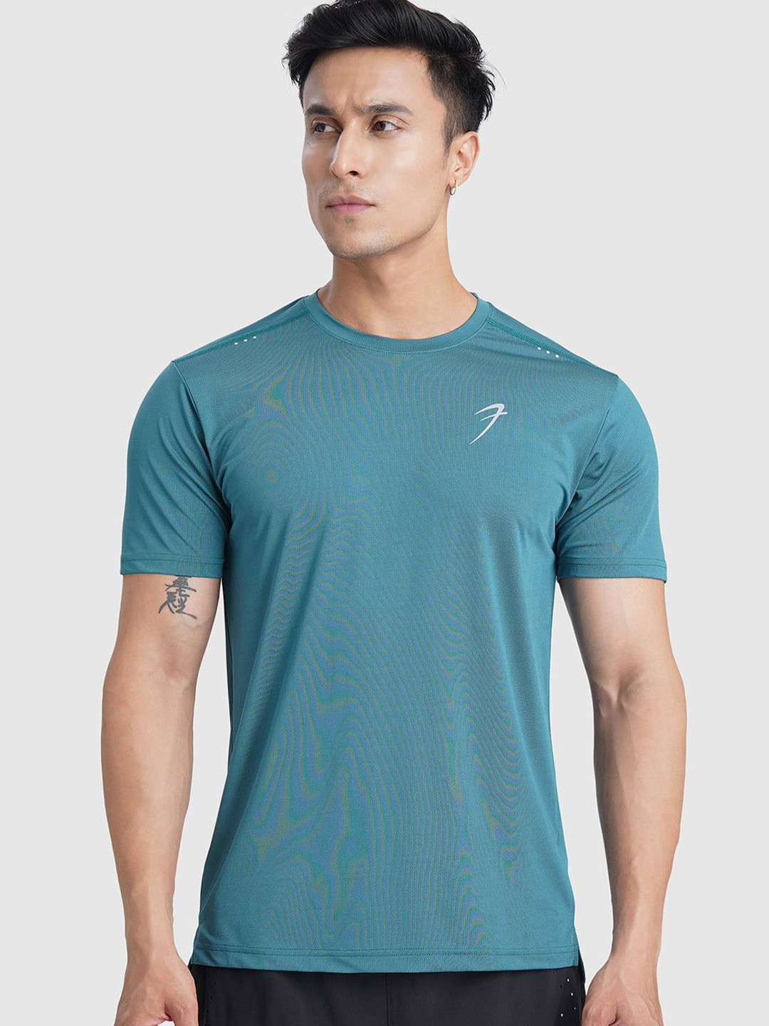 FUAARK Men Moisture Wicking Laser Cut Running Tshirt Gym Green Solid Round Neck Slim Fit T-shirt