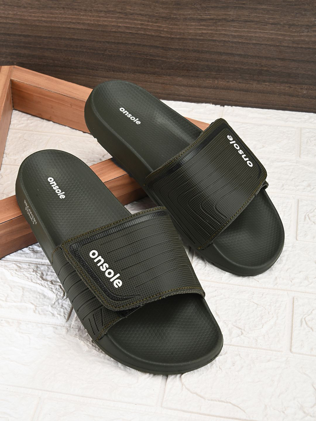 ONSOLE Men Sliders