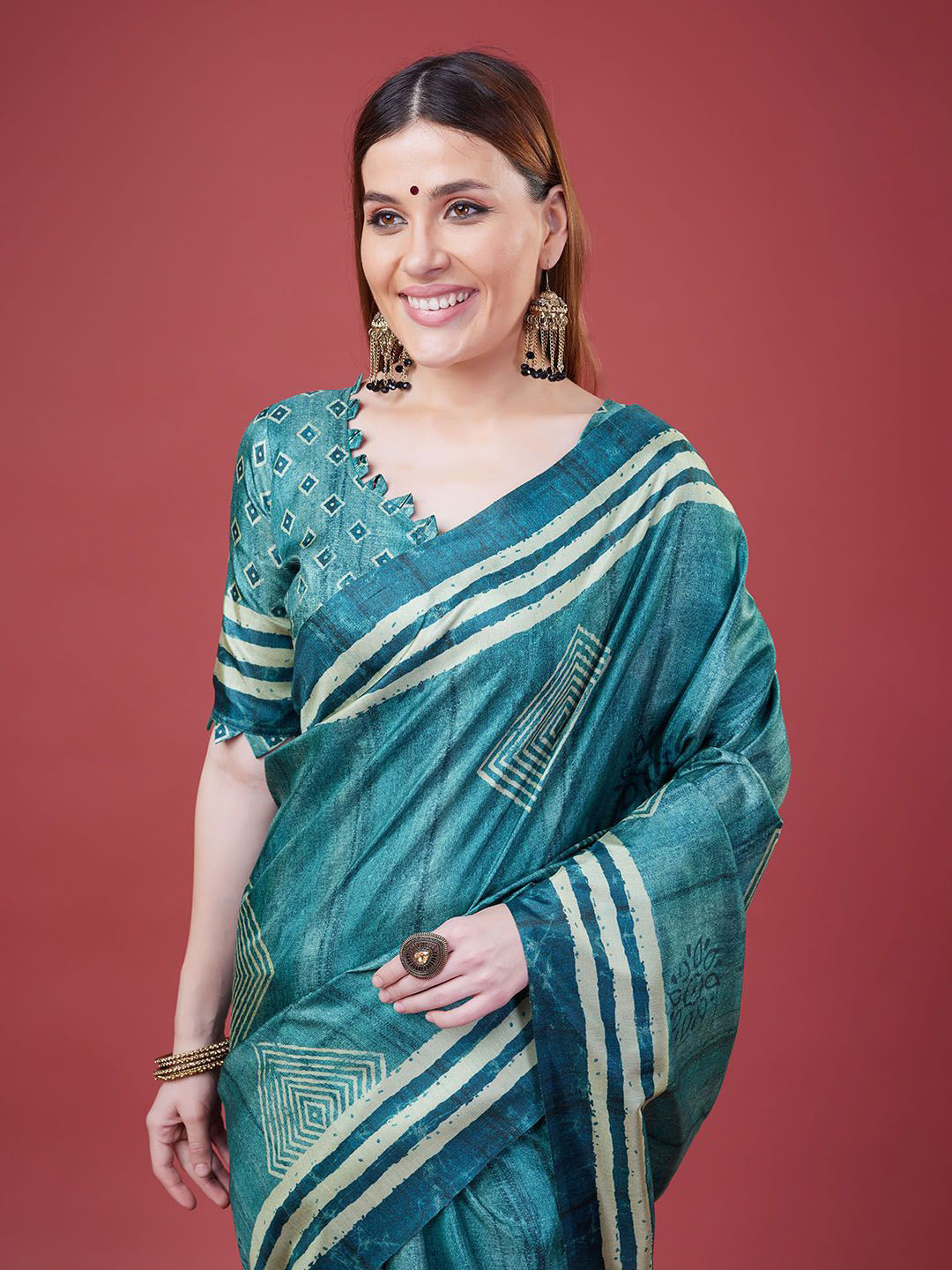 DOI MOI Solid Banarasi Saree With Blouse Piece