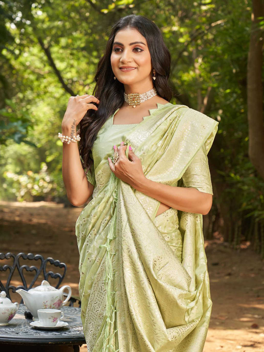 DOI MOI Floral Zari Cherry Red Banarasi Saree