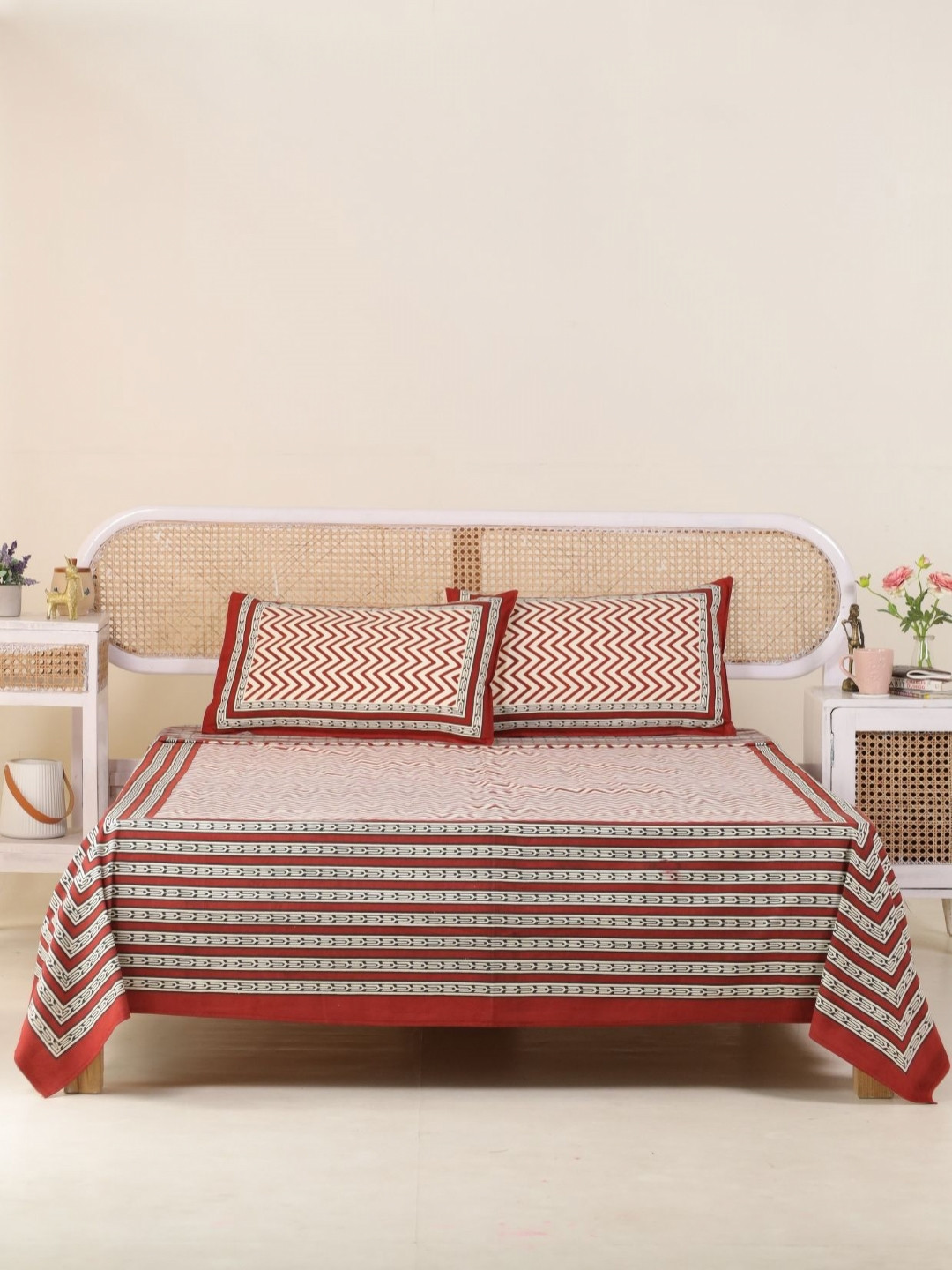 Peepul Tree Maroon Geometric Cotton Skin-Friendly 300 TC King Fine Bedsheet with 2 Pillow Covers-90 x 108 inches