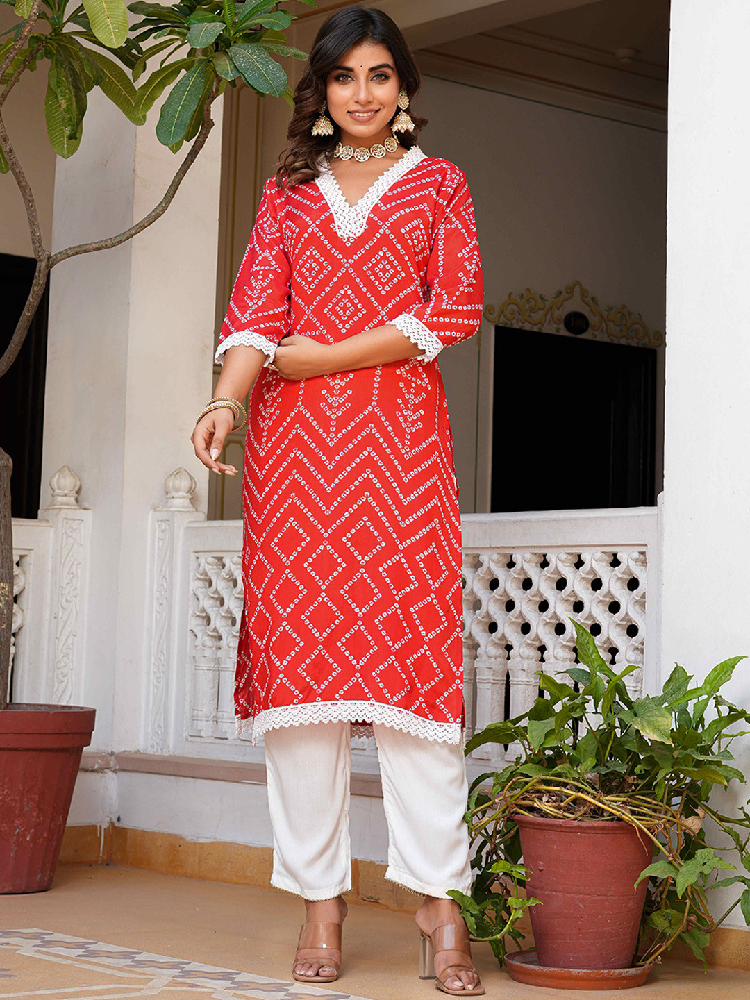 AMIRAS INDIAN ETHNIC WEAR Bandhani Printed V-Neck Pure Silk Kurta With Trousers