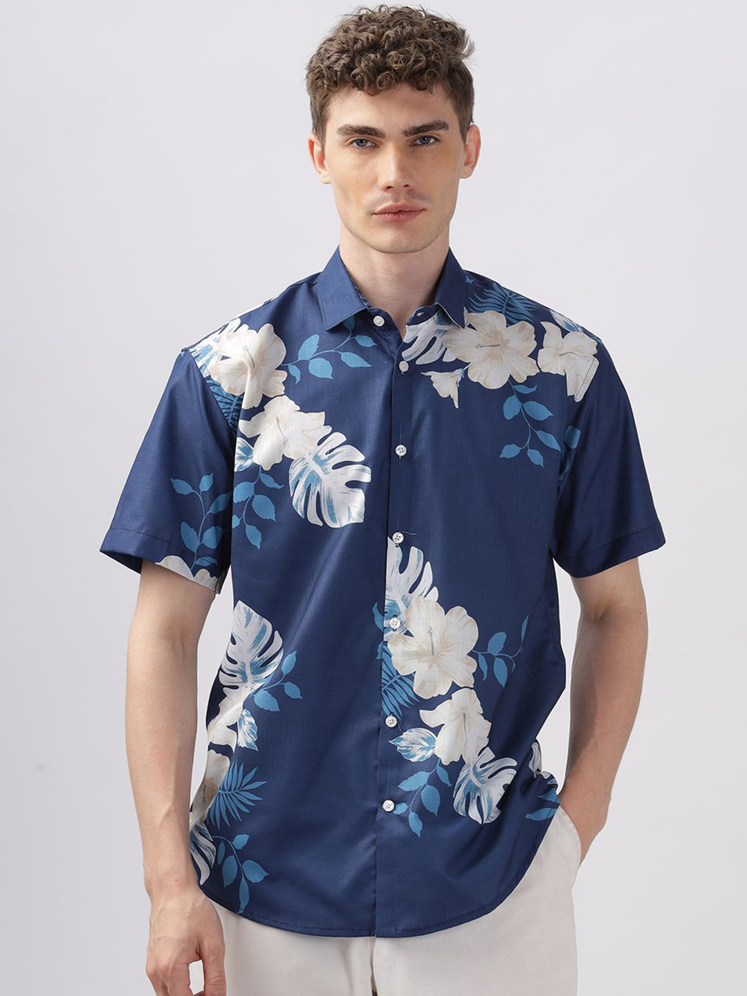 Vestirio Men Relaxed Spread Collar Floral Printed Relaxed Fit Casual Shirt