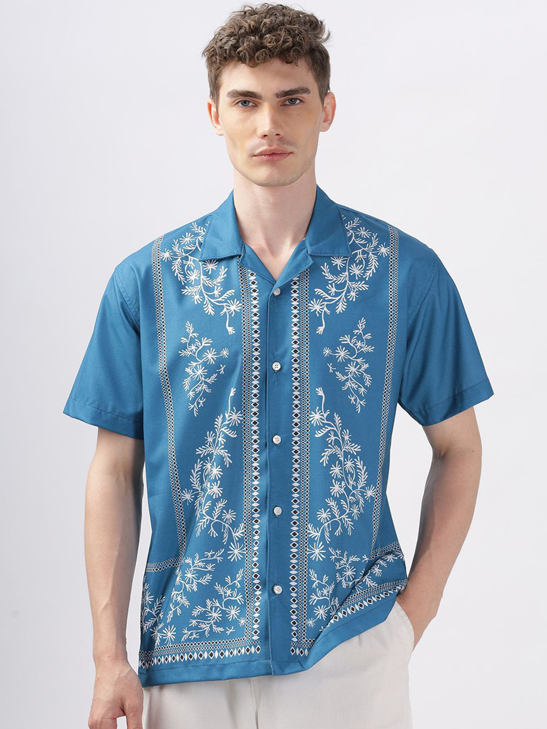 Vestirio Men Relaxed Spread Collar Floral Printed Relaxed Fit Casual Shirt