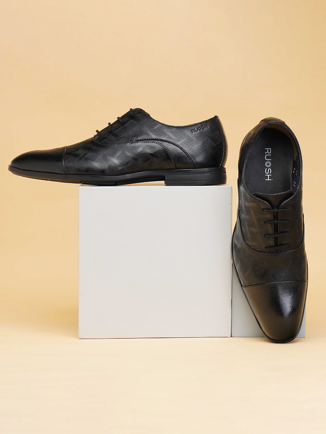 The Cameroon Ruosh Men Textured Lace-Ups Formal Oxford