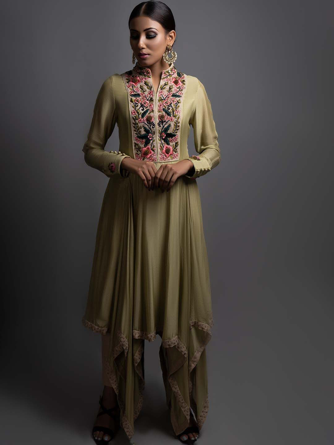Sejal Kamdar Deira Floral Embroidered Mandarin Collar Thread Work Kurta With Trousers