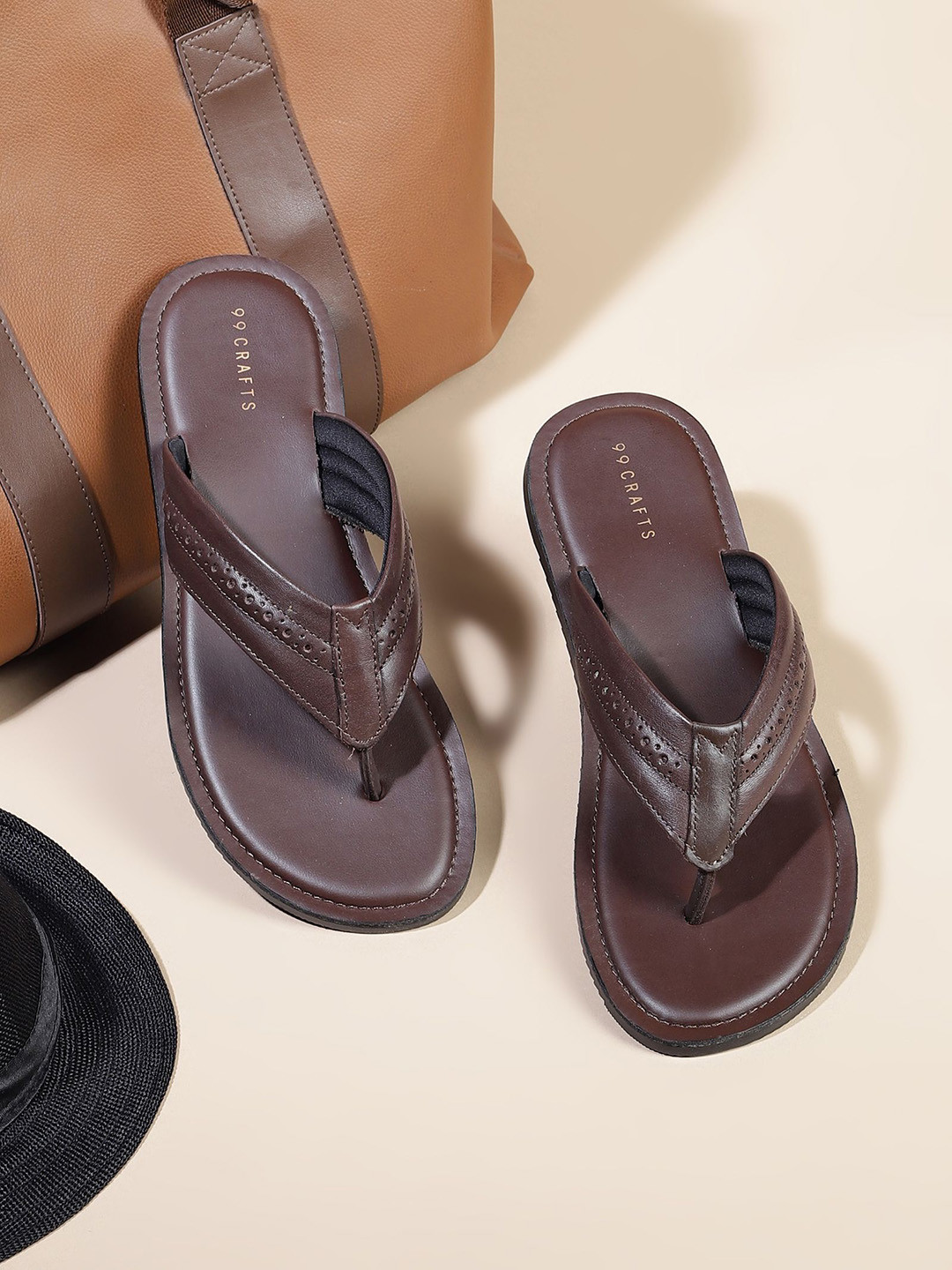 99CRAFTS Men Leather Thong Flats