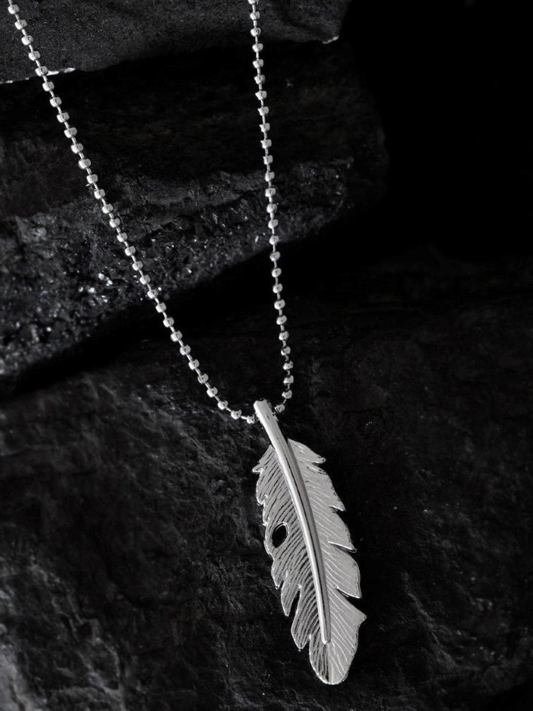 VOJ Men Stainless Steel Silver Plated Leaf Shaped Pendant With Chain