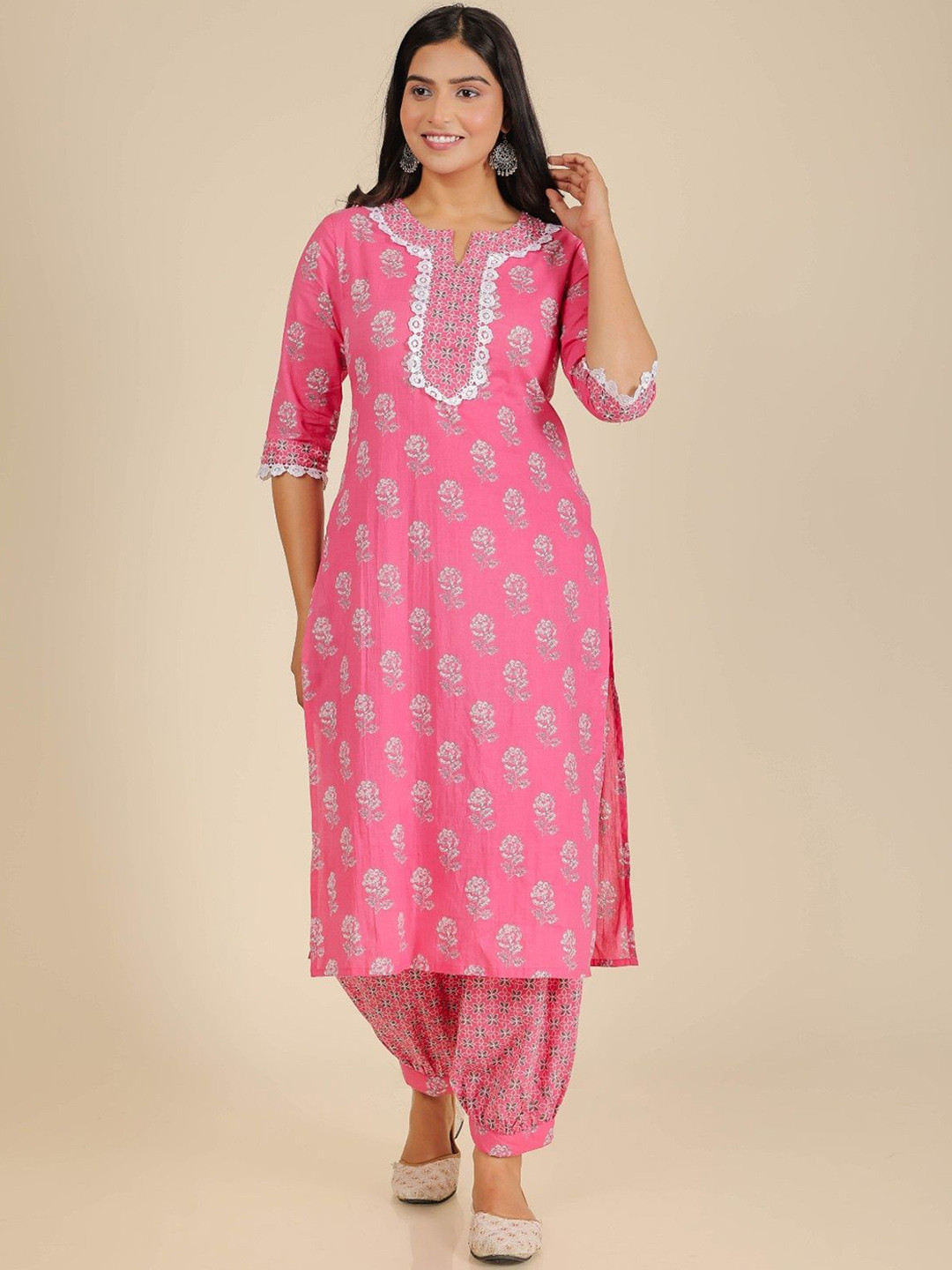 Aramya Floral Printed Notch Neck Beads & Stones Pure Cotton Straight Kurta