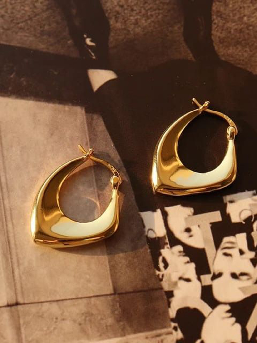 VIEN Gold-Plated Contemporary Hypoallergenic Hoop Earring