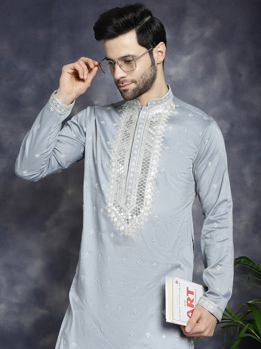 Jompers Mandarin Collar Embroidered Thread Work Kurta
