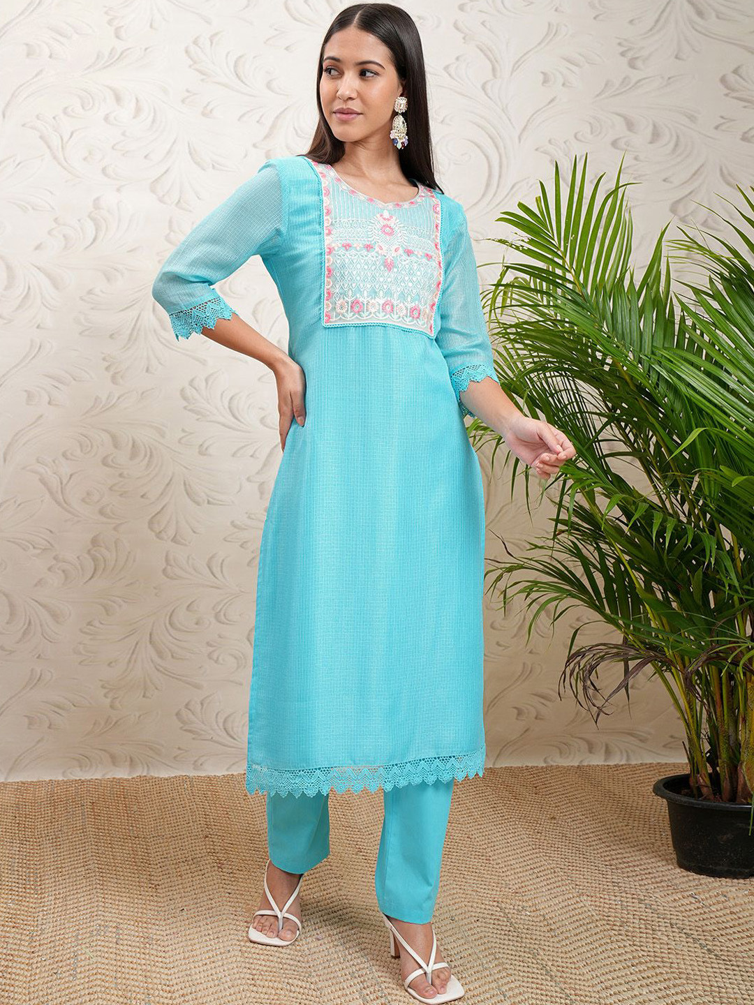 Vishudh Blue Ethnic Motifs Embroidered Round Neck Straigt Kurta with Trousers