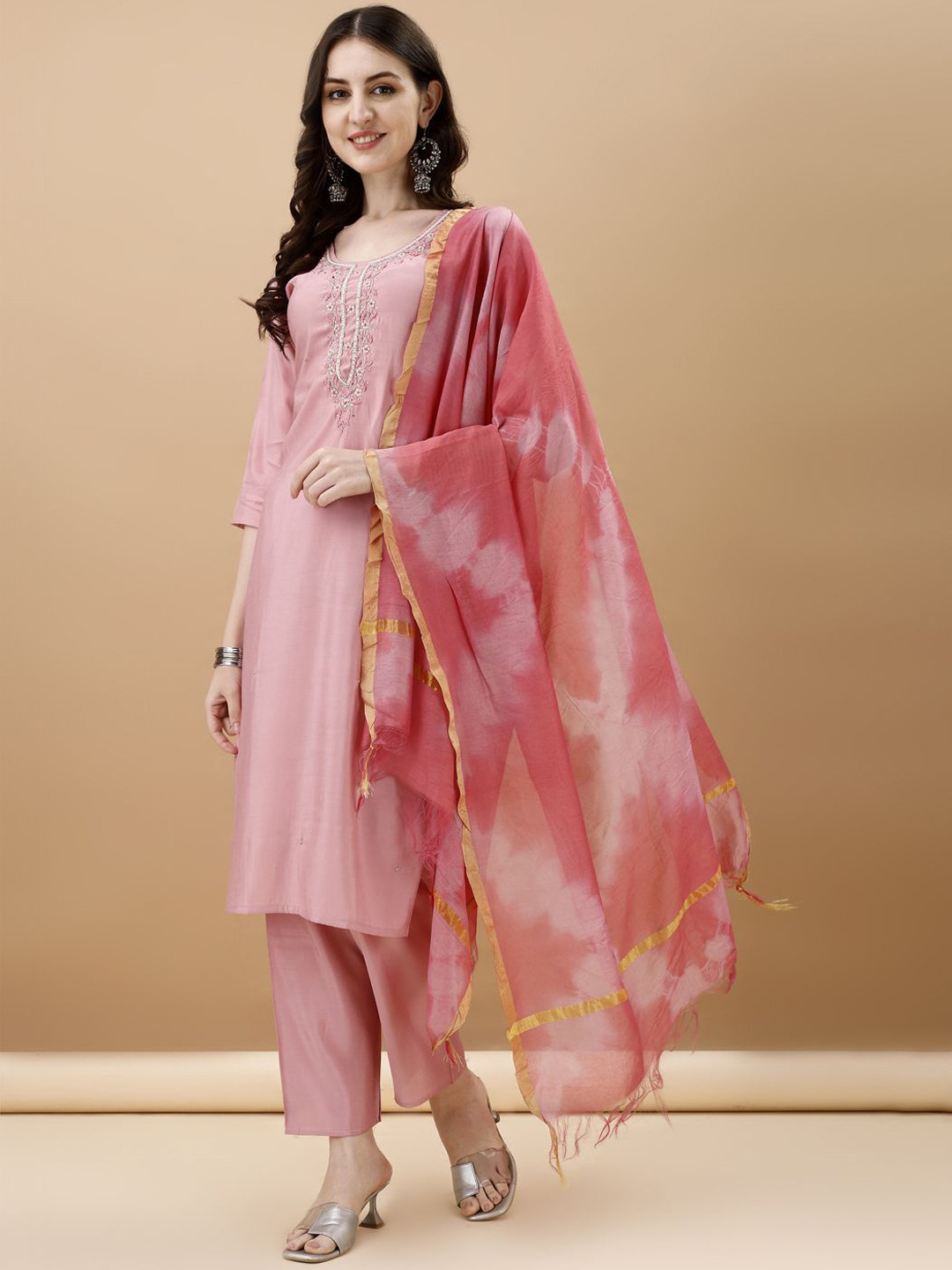 KUNDAN FAB Floral Printed Beads and Stones Straight Kurta with Pyjama & Dupatta