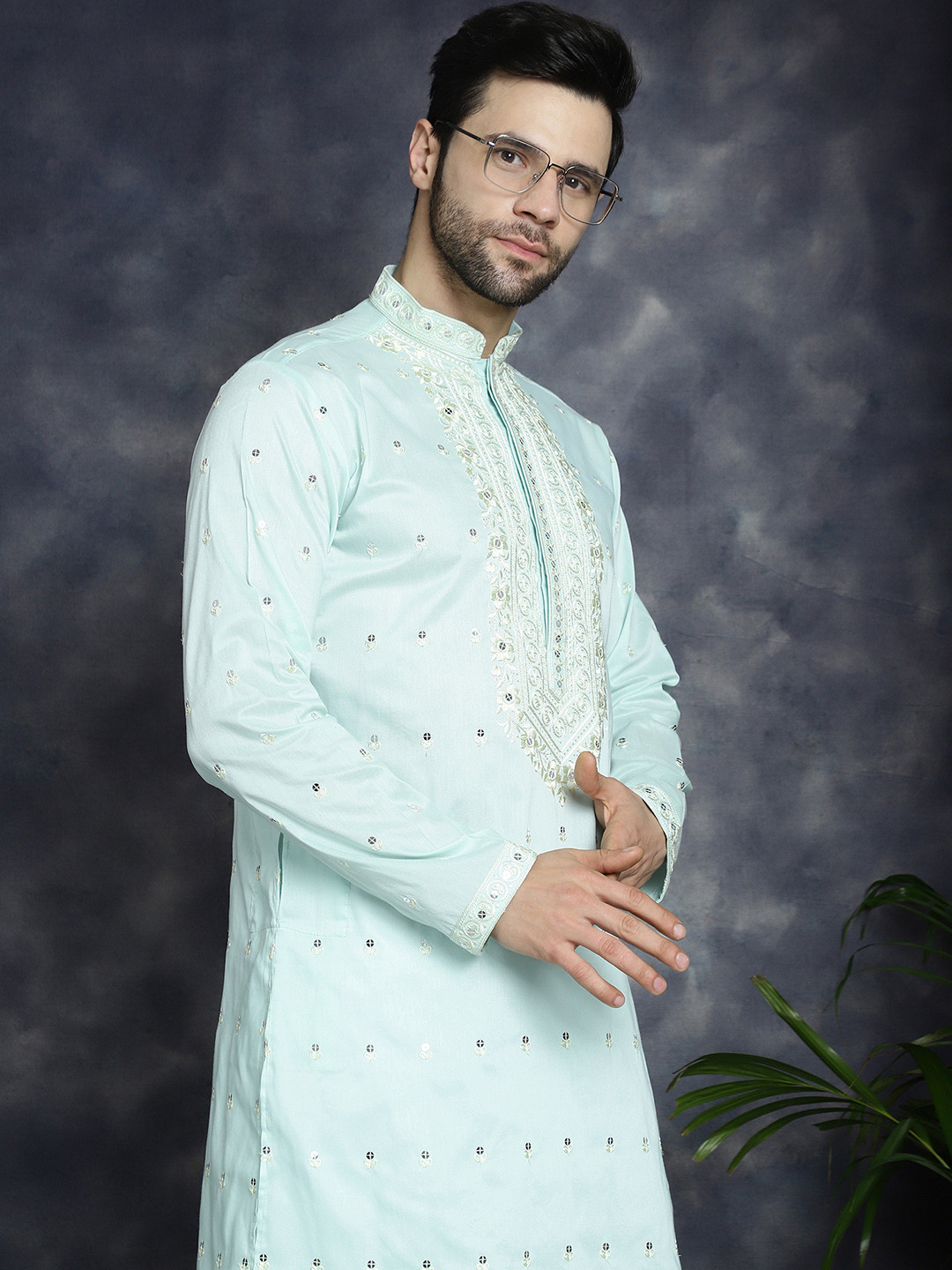 Jompers Mandarin Collar Embroidered Kurtas