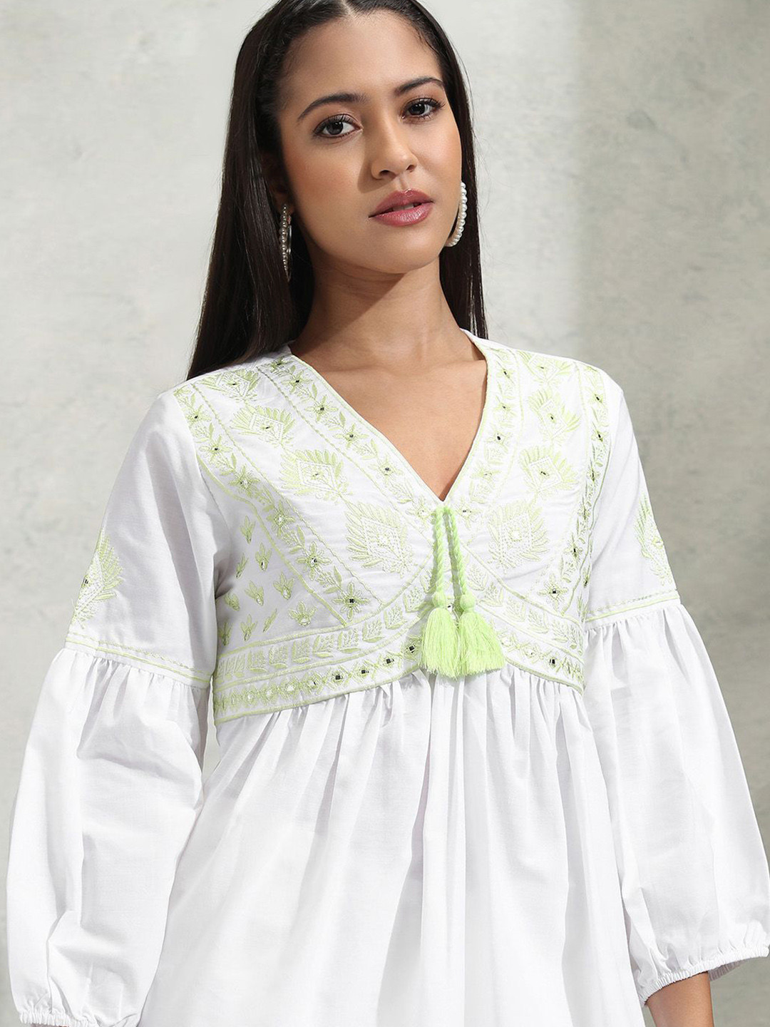 Vishudh Women Embellished Embroidered V-Neck Top