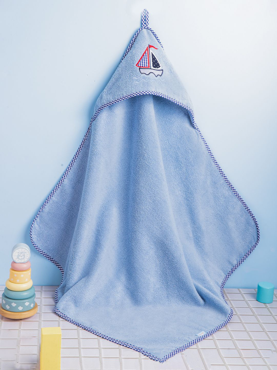 haus & kinder Blue & Red Printed Cotton 550 GSM Bath Towel